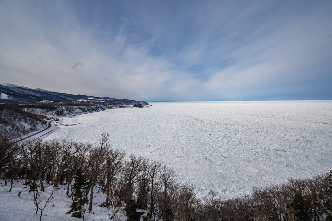 冬の世界自然遺産・知床のオホーツク海を埋め尽くす流氷